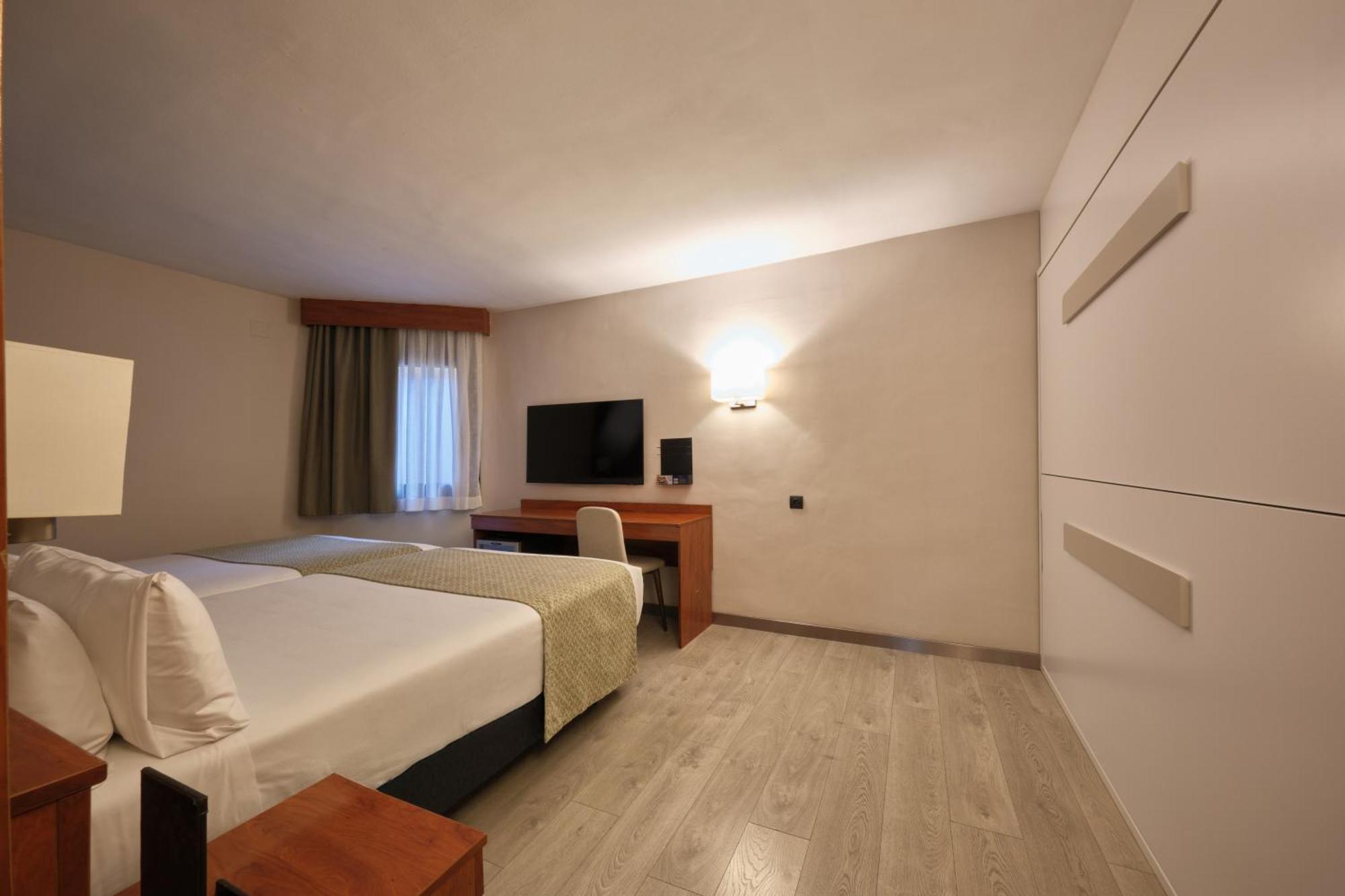 Catalonia Park Putxet Hotel Barcelona Bagian luar foto