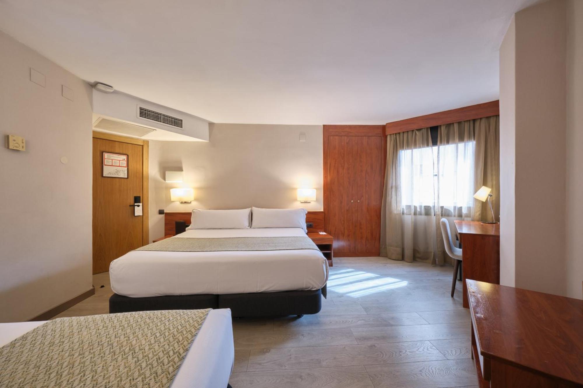 Catalonia Park Putxet Hotel Barcelona Bagian luar foto